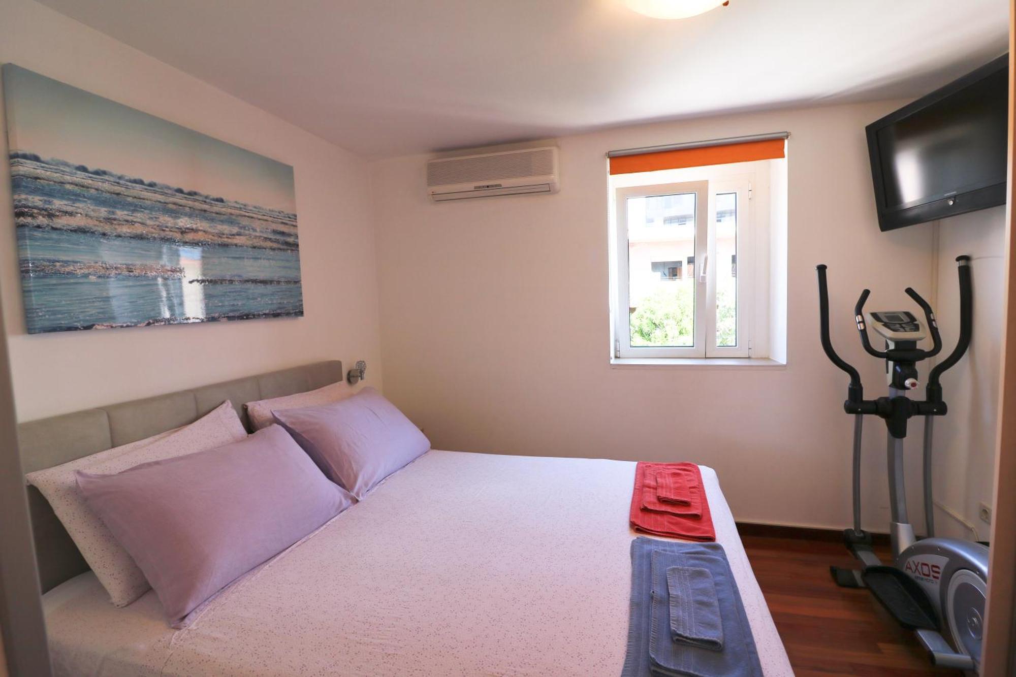 Apartments And Rooms Tudor Split Bagian luar foto
